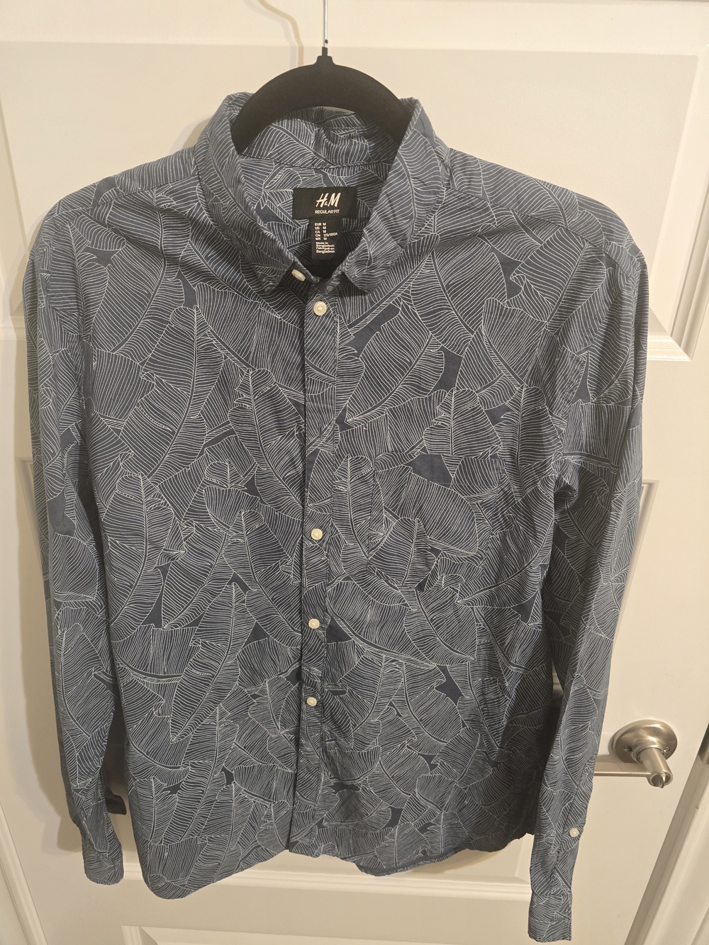 H&M Men’s Blue Leaf-Print Button-Down Shirt